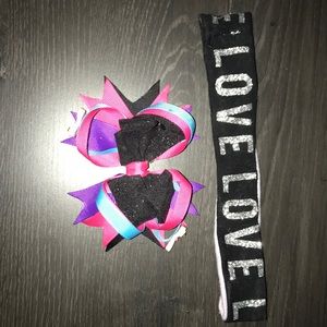 Head band with a bow